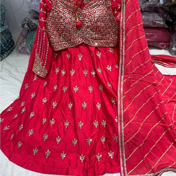 Beautiful bridal lengha size 44 - Picture 2 of 2
